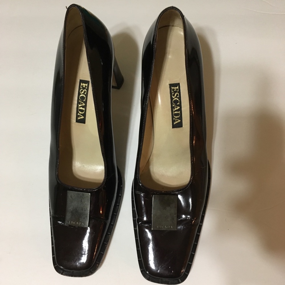 Escada Granite Pumps Size 7 1/2 B W/ Metal Front